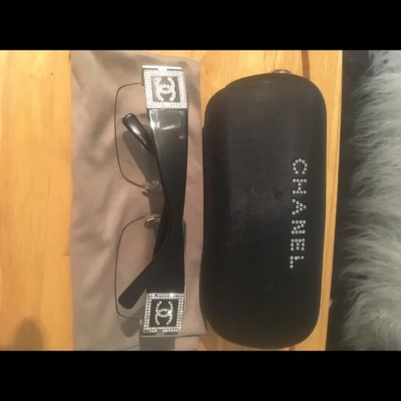 Chanel Black Sunglasses w/Swarovski Crystals​ - Picture 3 of 8